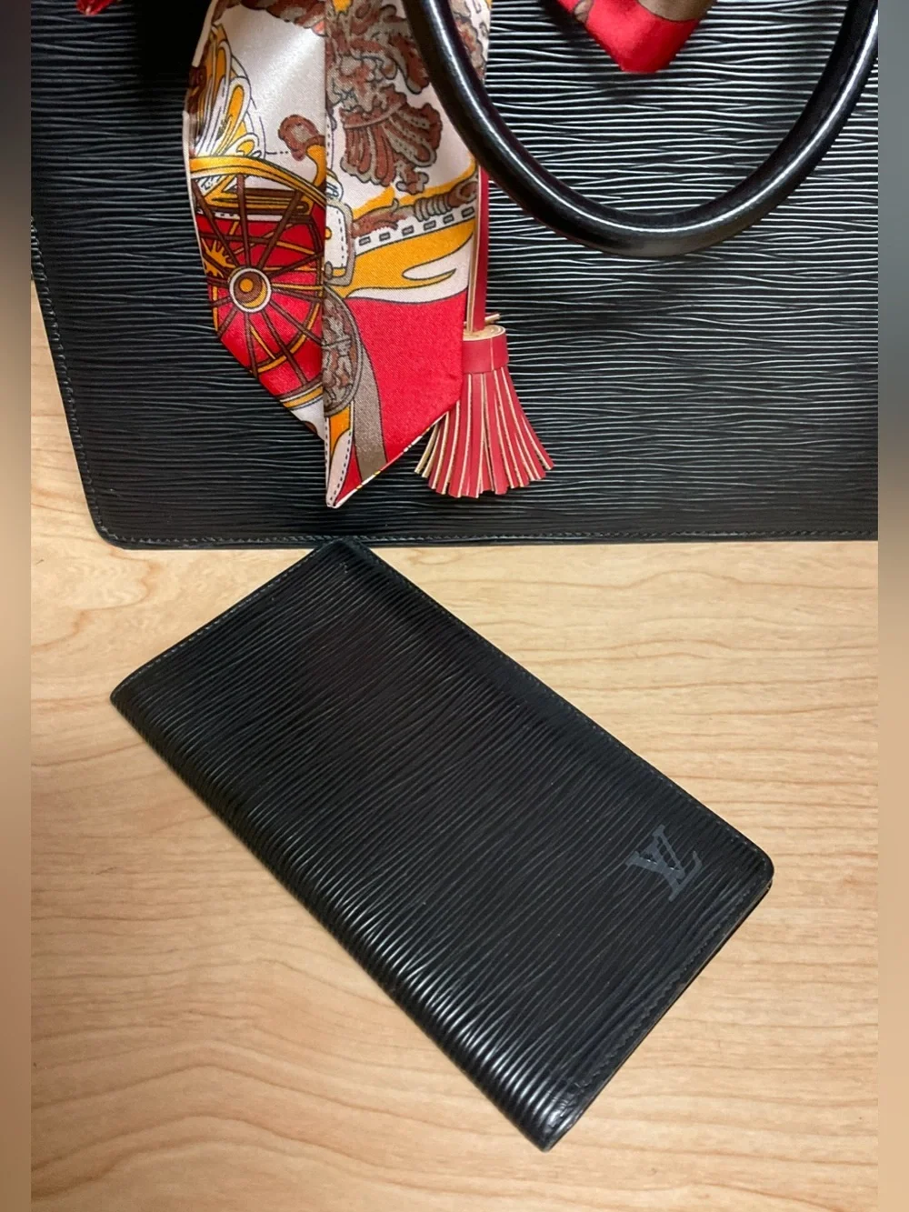 ✅LOUIS VUITTON Black Epi Leather Bag
AUTHENTIC SET - Picture 13 of 16